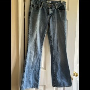 American Eagle bootcut/bell bottom jeans Size 6…. Hipster cut